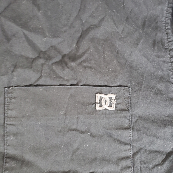 Mens black DC Shoes button up shirt. Medium. - Picture 2 of 9